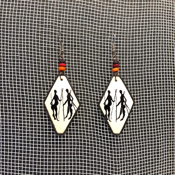 Vintage Earrings Tribal Design - Picture 7 of 8